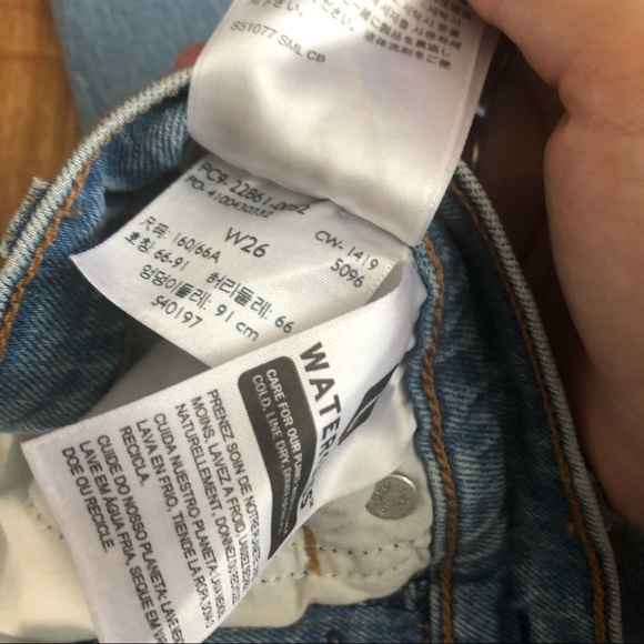 Levi’s Light Wash Button Fly Wedgie Jeans - Picture 9 of 12